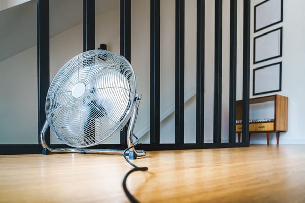 Жара в конце июля 2026: как охладить квартиру без кондиционера — что реально работает